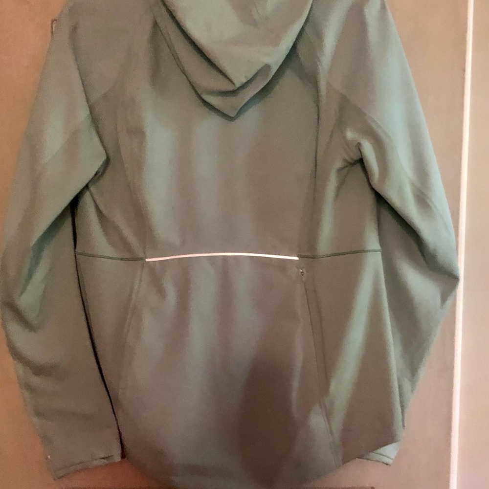 Lululemon Cross Chill jacket - size 12